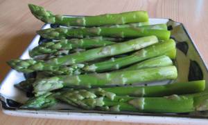 A plate of asparagus